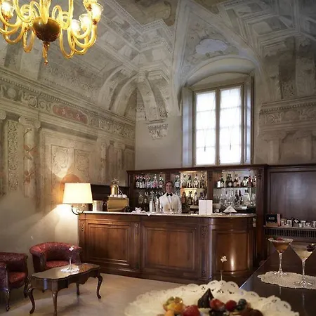 Fenaroli Palace מלון 4*