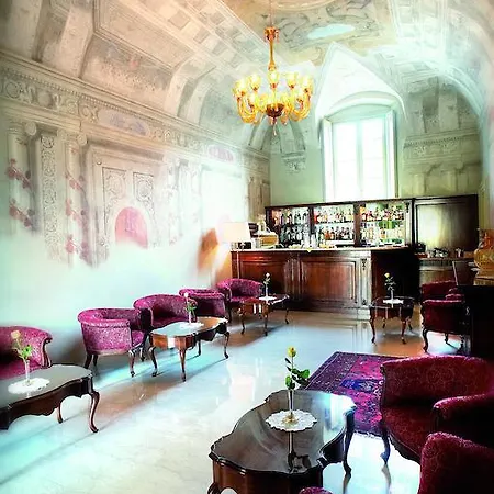 מלון Fenaroli Palace 4*