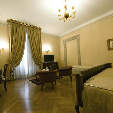 Fenaroli Palace מלון 4*