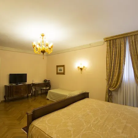 Fenaroli Palace מלון רצאטו