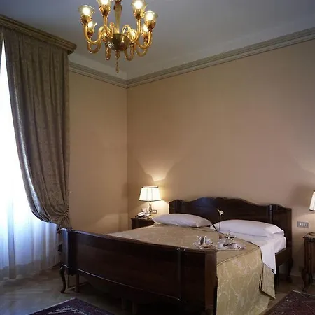Fenaroli Palace מלון 4*