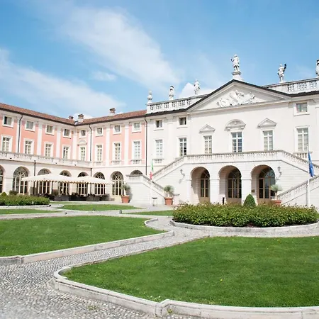 מלון Fenaroli Palace 4*