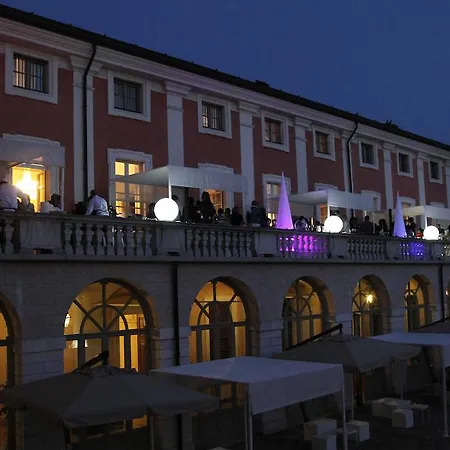 מלון Fenaroli Palace 4*