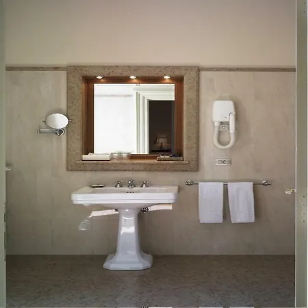 Fenaroli Palace מלון 4*