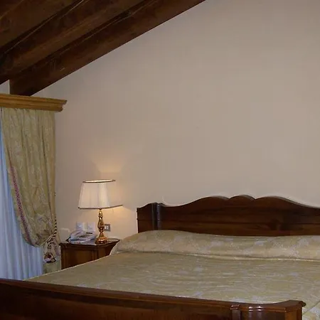 מלון Fenaroli Palace